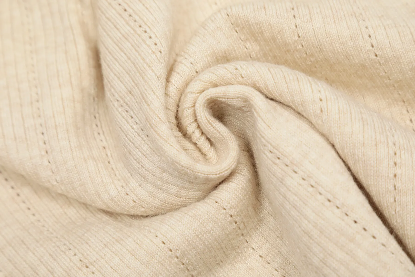 Vivi129 vivienne west wood 24th autumn and winter red label show style vertical stripe hollow knitted petal collar design cardigan West Queen Vivienne heavy industry show limited cardigan knitted sweater wool 2024 autumn latest style 🧩 85% wool blend Size: S -M- L Color: apricot gray blue black